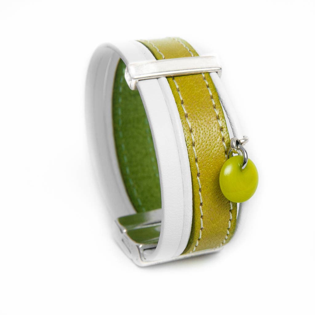 Pistazien Und Weiße Farbe Leder Manschette Pistazien Und Weiße Farbe Leder Manschette von LetEcreations