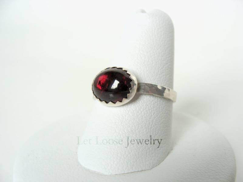 Handgemachter Granat-Ring Aus 925Er Silber, Größe 7, 75 von LetLooseJewelry