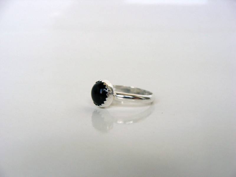 Schwarzer Onyx Ring, Handgemachter Sterling Silber Ring Mit Echtem Halbedelstein, Größe 4, 75 von LetLooseJewelry