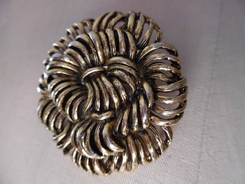 Blumen, Die Nicht Verblassen Vintage 1960Er Jahre Stilisierte Goldene Rose Brosche von LetasVintage