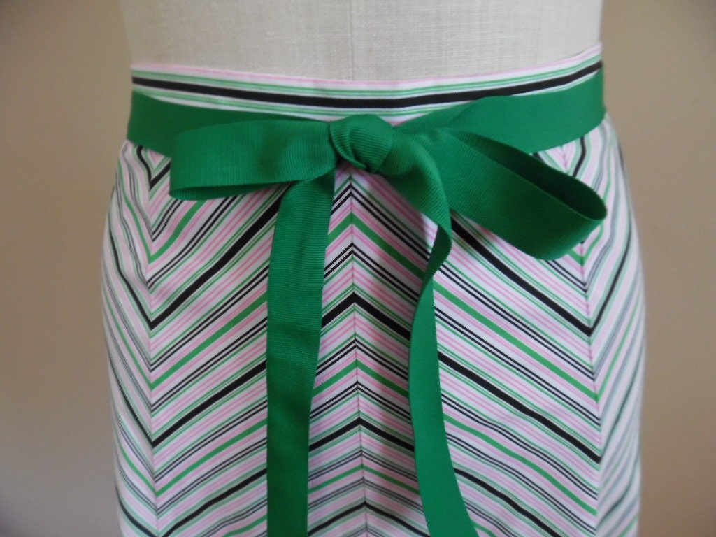 Gestreifte Rock Vintage 1980Er Jahre Grün Rosa Schwarz Auf Einem Weißen Boden 8 Gore Frühling Sommer Fit Und Flare Tulpe Von Tracy Evans von LetasVintage