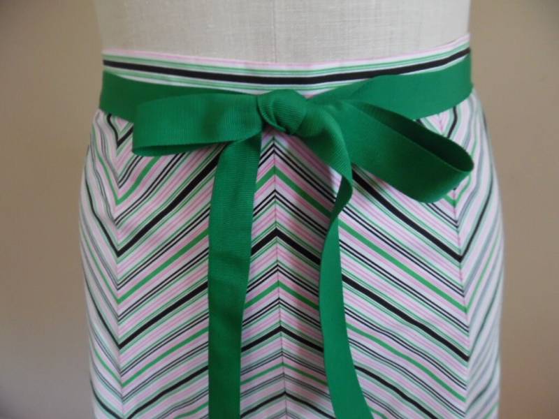 Gestreifte Rock Vintage 1980Er Jahre Grün Rosa Schwarz Auf Einem Weißen Boden 8 Gore Frühling Sommer Fit Und Flare Tulpe Von Tracy Evans von LetasVintage