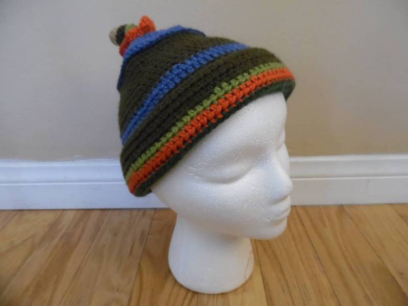 Handgemachte Gestreifte Gehäkelte Beanie Mütze Mit Eichel Quaste Multi Farbige Horizontale Streifen Häkelmütze Von Sofi Handknits von LetasVintage