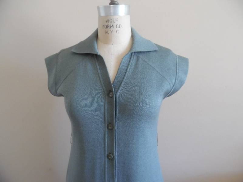 Kleid Stricken Vintage 1980Er Jahre Heather Grau Jersey Placket Front Shirt Von High Fashion Wolle Maker von LetasVintage