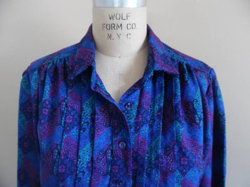 Kleid Vintage 1970Er Jahre Blau Fuchsia Multi Paisley Print Placket Front Langarm Shirt Von Schrader Sport Custom Casuals Größe Groß von LetasVintage