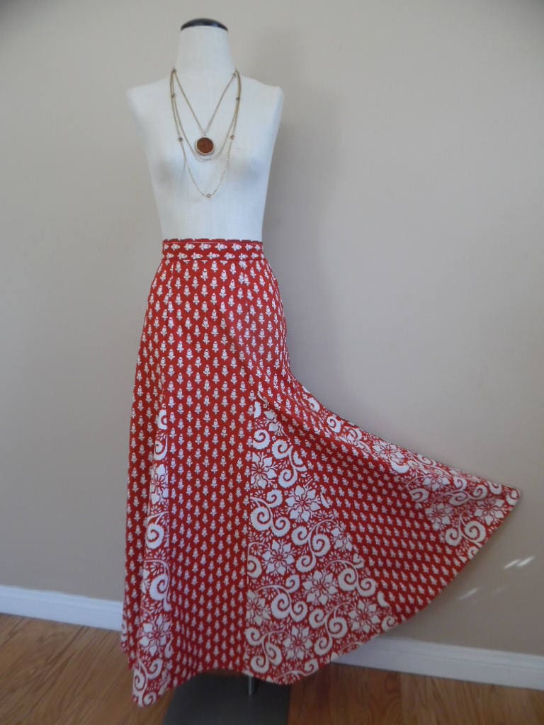 Midi Rock Vintage 1970Er Jahre Fit Und Flare 6 Gore Rot Weiß Holz Block Wie Floral Print Baumwolle Boho Hippie Von Patty Woodard Kalifornien von LetasVintage