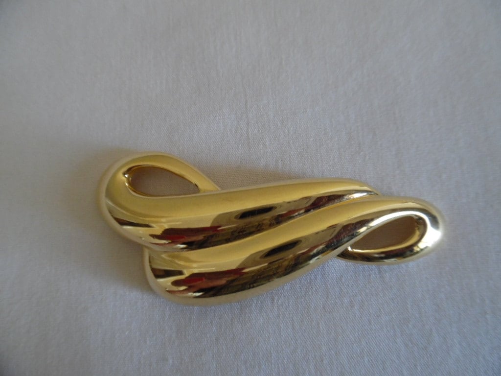 Vintage 1980Er Jahre Große Doppel Bar Wirbel Glänzend Goldene Brosche Pin Von Trifari von LetasVintage