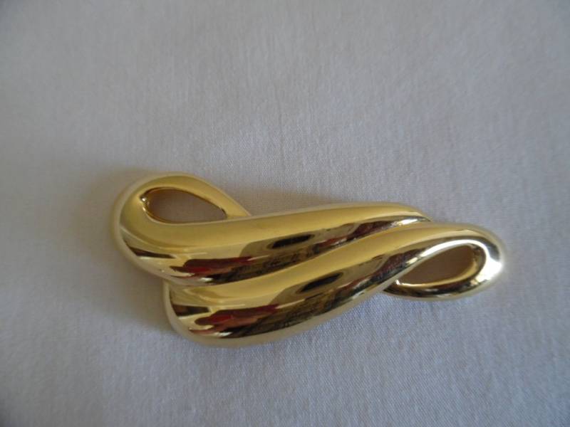 Vintage 1980Er Jahre Große Doppel Bar Wirbel Glänzend Goldene Brosche Pin Von Trifari von LetasVintage