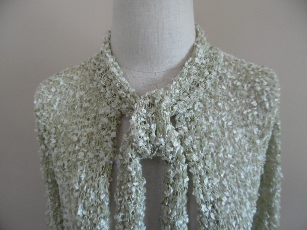 Vintage 1990Er Jahre Ein Von Einer Art Stricken Sellerie Grün Krawatte Vorne Cardigan Sofi Handstricke Größe Kleine Tote Stock Neuheit Pullover von LetasVintage