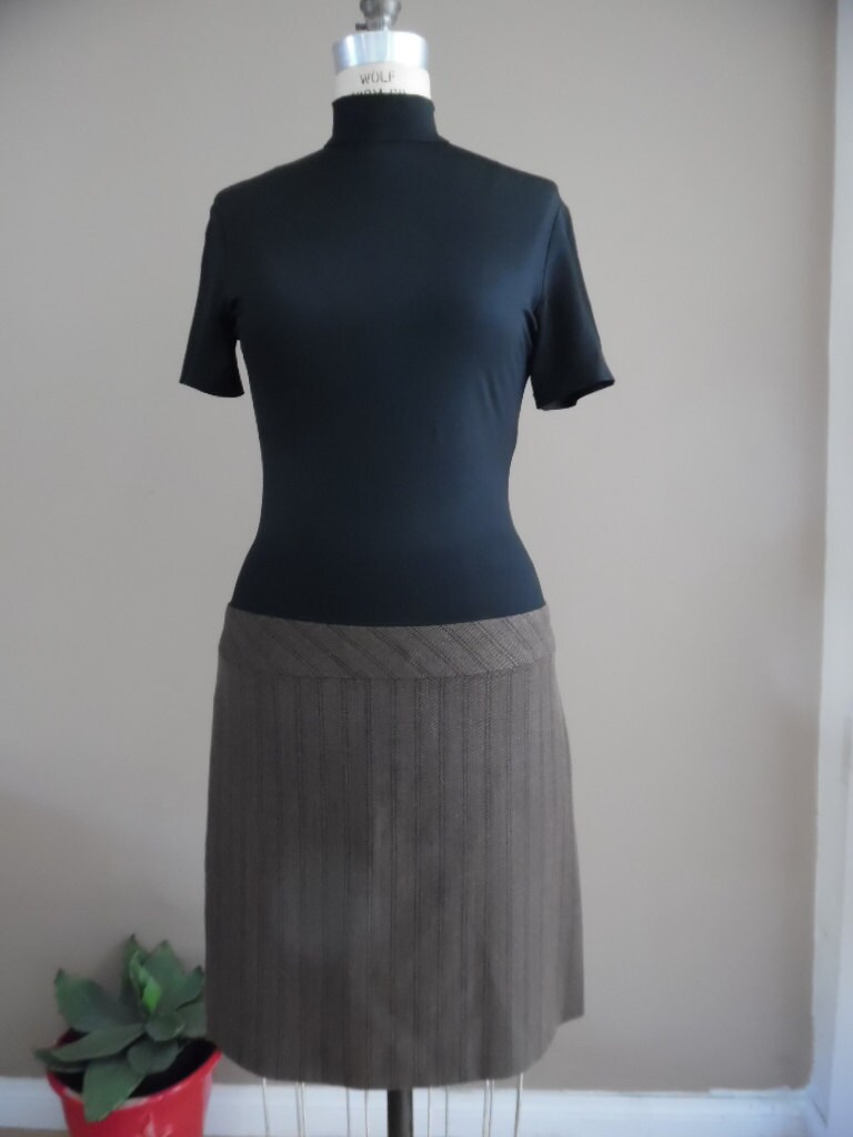 Vintage Mini Kleid 1990Er Jahre Redux 1960Er Schwarz Und Braun Stoff Blockiert Minikleid Von Alberto Makali, New York von LetasVintage