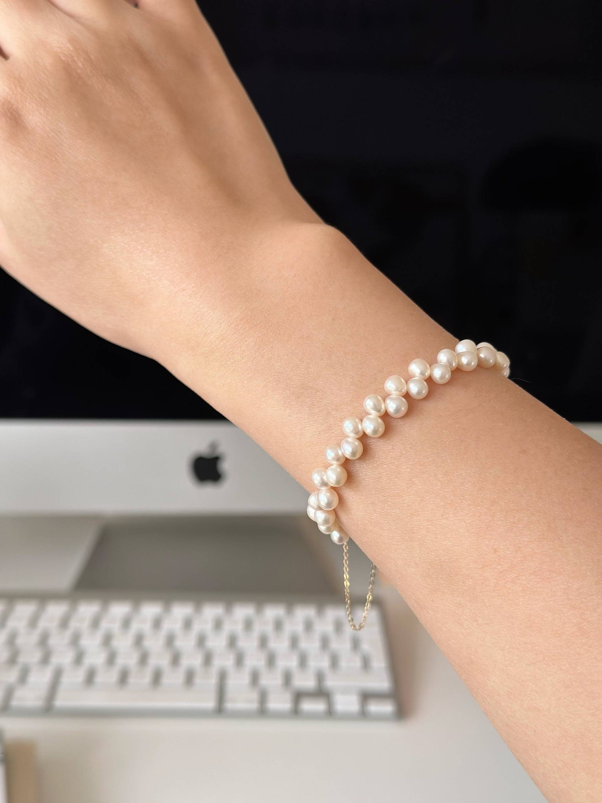 Zart Doppelseitiges Süßwasserperlen Armband Mit Herz-Magnetverschluss Zart Doppelseitiges Süßwasserperlen Armband Mit Herz-Magnetverschluss von LetianStudio