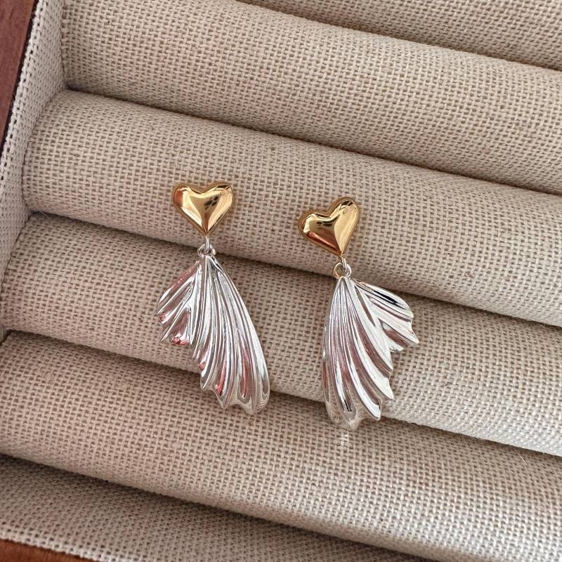 Zweifarbige Ohrhänger Goldenes Herz, Sterling Silber Flügel von LetianStudio