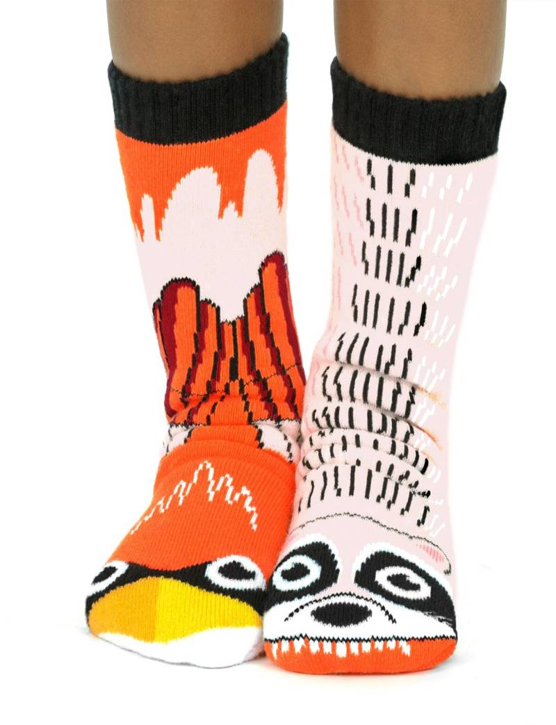 Waschbär & Cardinal Mismatched Animals Socken Mit Keinen Rutsch-Griffen Für Kinder von LetsBePalsSocks