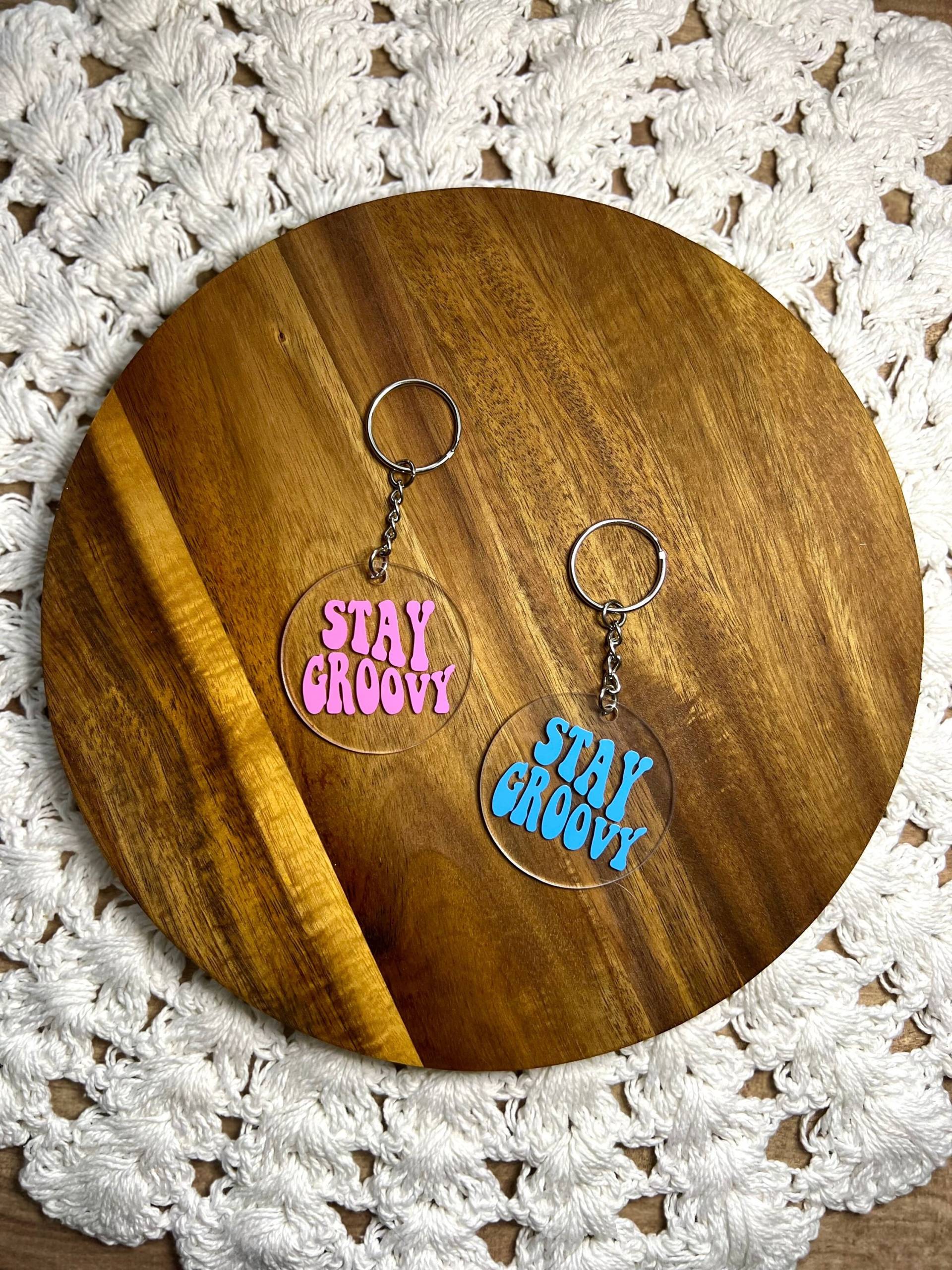 Bleiben Sie Groovy Acryl Schlüsselbund | Hippie Runde Keychain Retro Accessoire Geschenkidee Weihnachtsgeschenk Bleiben Sie Groovy Acryl Schlüsselbund | Hippie Runde Keychain Retro Accessoire Geschenkidee Weihnachtsgeschenk von LetsGetBohoCreations