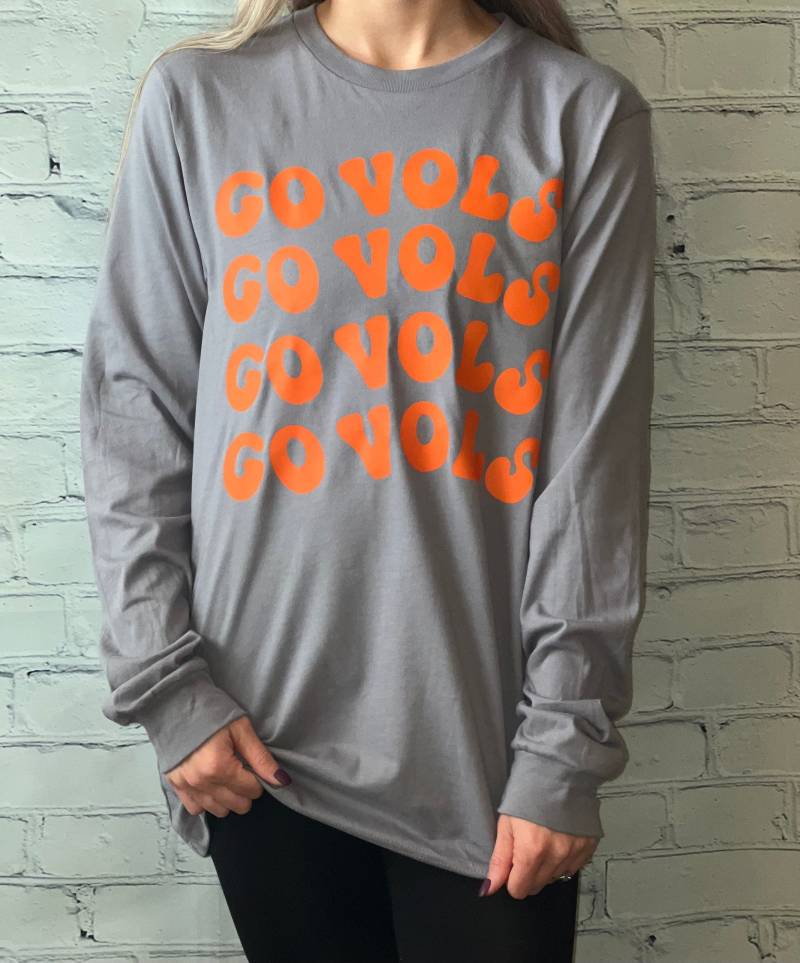 Go Vols Langarm T-Shirt | Tennessee Volunteers Fan-Shirt Team Bekleidung Fußball Kollegiums-Team Sek Lack Shirt Go Vols Langarm T-Shirt | Tennessee Volunteers Fan-Shirt Team Bekleidung Fußball Kollegiums-Team Sek Lack Shirt von LetsGetBohoCreations