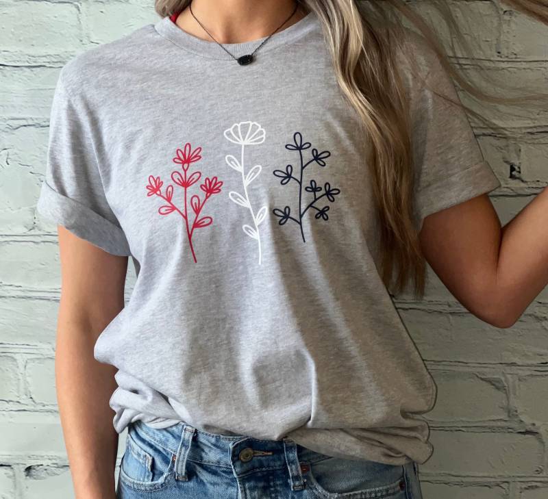 Rotes, Weißes Und Blaues Wildblumen T-Shirt | Vierter Juli Memorial Day Shirt Patriotisch Blumen Sommer Boho Rotes, Weißes Und Blaues Wildblumen T-Shirt | Vierter Juli Memorial Day Shirt Patriotisch Blumen Sommer Boho von LetsGetBohoCreations