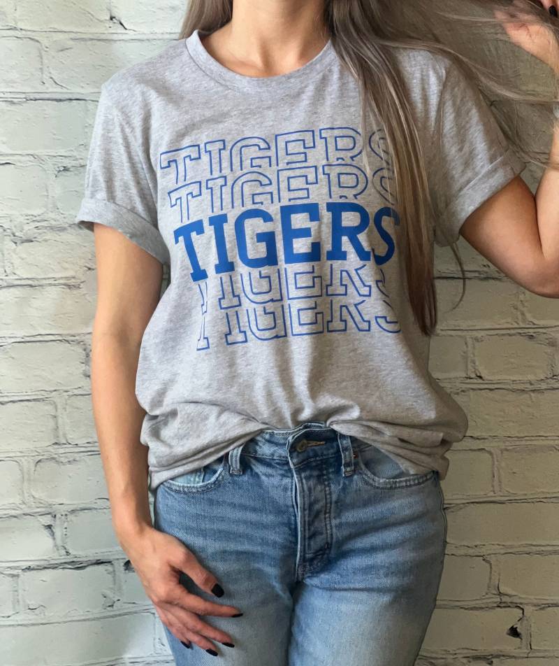 Tigers Gespiegeltes T-Shirt | Memphis Tigers-Shirt Team Bekleidung Fußball Basketball Kollegiums-Team Sport Fächer Lack Shirt Tigers Gespiegeltes T-Shirt | Memphis Tigers-Shirt Team Bekleidung Fußball Basketball Kollegiums-Team Sport Fächer Lack Shirt von LetsGetBohoCreations