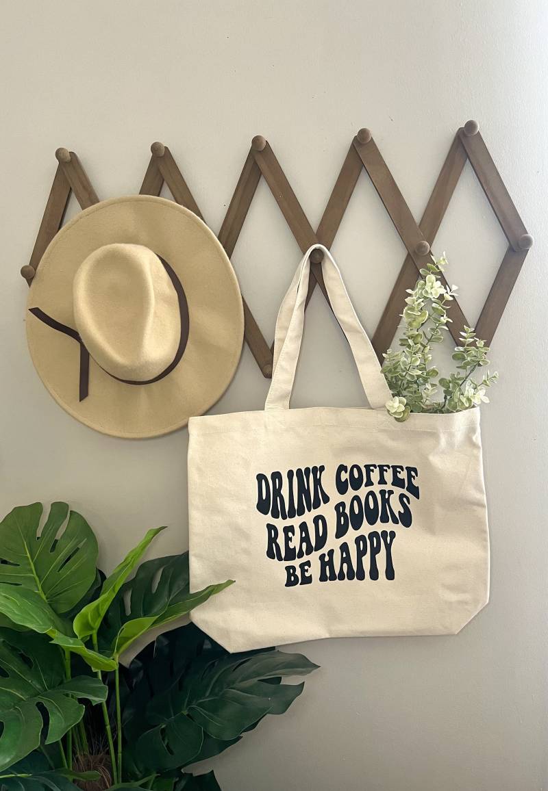 Trinken Sie Kaffee Lesen Bücher Glücklich Sein Einkaufstasche | Schönes Geschenk Für Buchliebhaber Kaffeeliebhaber Umweltfreundliche Trinken Sie Kaffee Lesen Bücher Glücklich Sein Einkaufstasche | Schönes Geschenk Für Buchliebhaber Kaffeeliebhaber Umweltfreundliche von LetsGetBohoCreations
