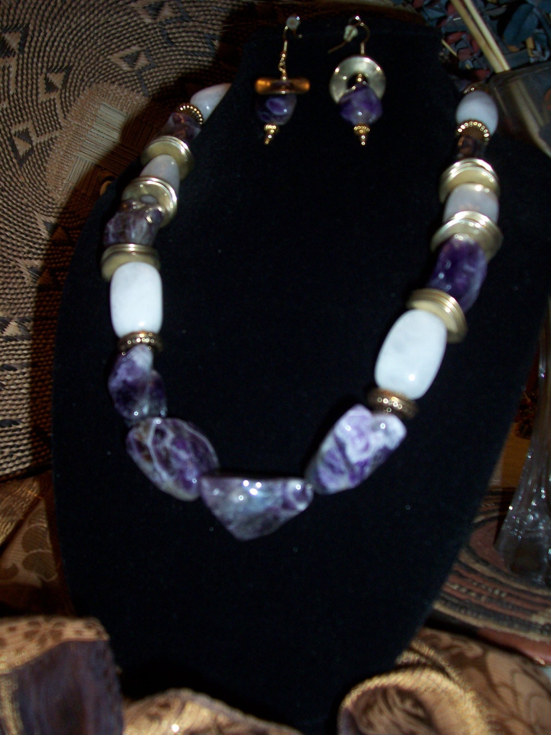 Banded Amethyst & White Quartz Halskette/Ohrring Set Banded Amethyst & White Quartz Halskette/Ohrring Set von LetsGetStonedJewelry