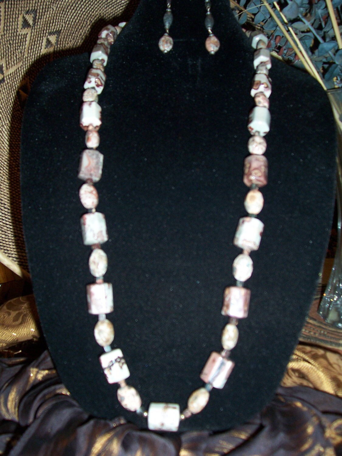 Leopard Skin Rhyolith & Dunkel Grau Barrel Achat Kette/Ohrring Set Leopard Skin Rhyolith & Dunkel Grau Barrel Achat Kette/Ohrring Set von LetsGetStonedJewelry