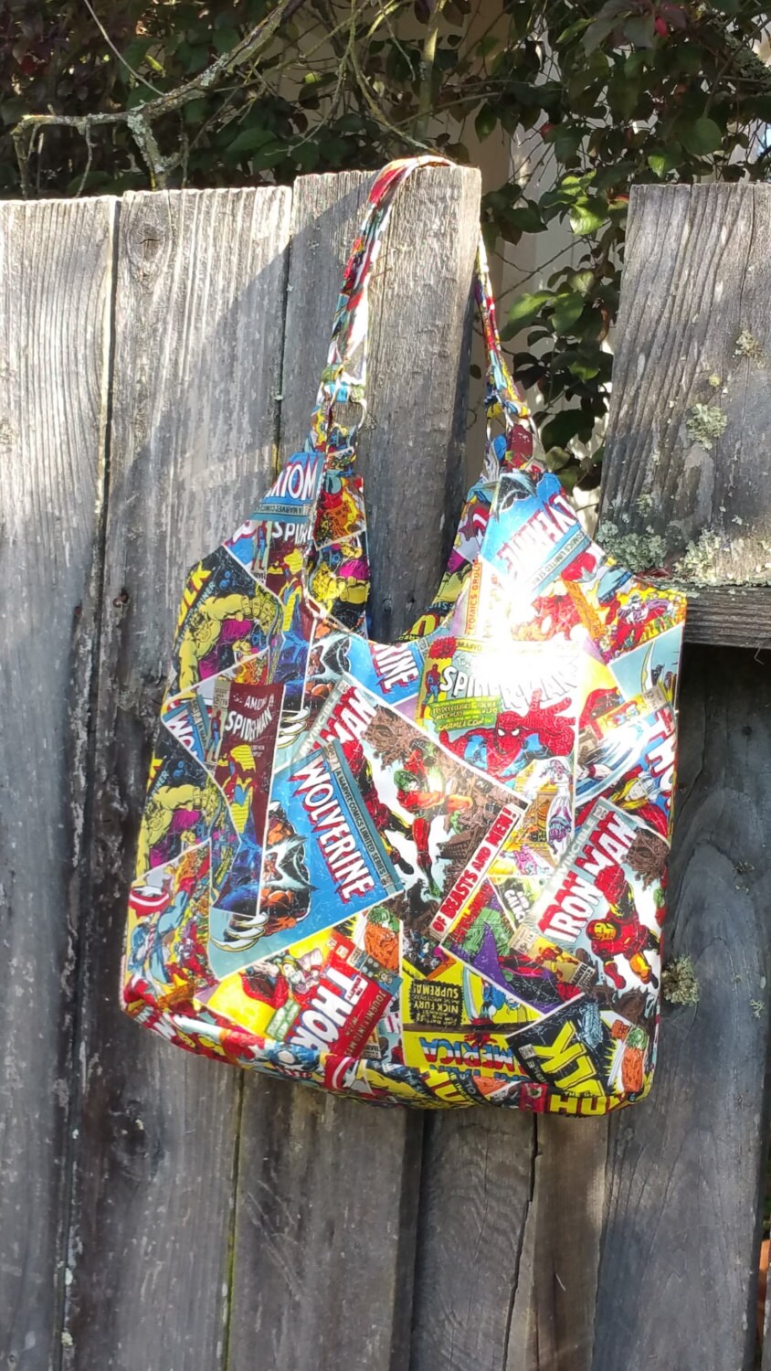 Marvel-Comic-Buch Mit Spriderman, Hulk, Thor, Wolverine, Perfekt Für Comiccon Tote Marvel-Comic-Buch Mit Spriderman, Hulk, Thor, Wolverine, Perfekt Für Comiccon Tote von LetsHaveACraftDate
