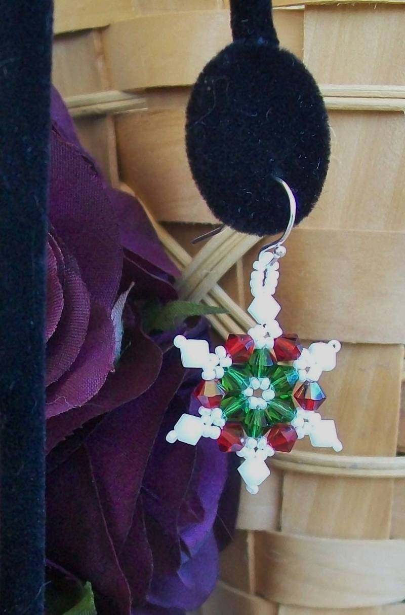 Frozen Schneeflocke Swarovski Kristall Ohrringe 001 - Handgenäht Weihnachtsfarben Rot Grün Und Weiß Kristalle Frozen Schneeflocke Swarovski Kristall Ohrringe 001 - Handgenäht Weihnachtsfarben Rot Grün Und Weiß Kristalle von LetsHaveSnowflakes