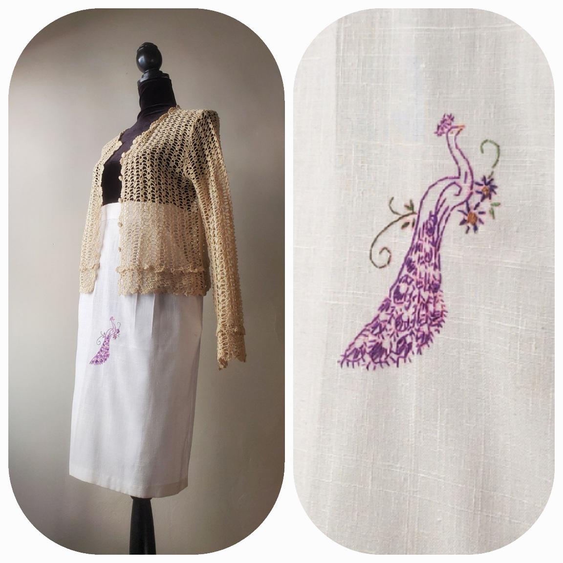 Frühling Pfau Lila Weißer Bleistift Rock // 70 cm Taille Vintage 80S Bestickt Frühling Pfau Lila Weißer Bleistift Rock // 70 cm Taille Vintage 80S Bestickt von LetsWentVintage
