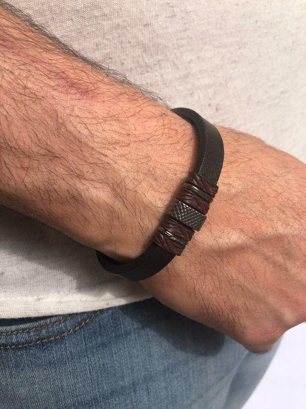 Herren Lederarmband Mit Maroon Flamme, Leder-Armband/Leder Armband Schwarz Herren Lederarmband Mit Maroon Flamme, Leder-Armband/Leder Armband Schwarz von Letsbrace007