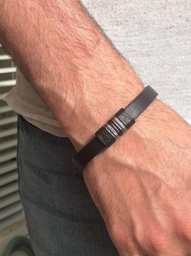 Schwarz Auf Schwarze Männer Lederarmband, Herren Leder-Armband/Leder Armband Mit Black-Metal-Designs Schwarz Auf Schwarze Männer Lederarmband, Herren Leder-Armband/Leder Armband Mit Black-Metal-Designs von Letsbrace007