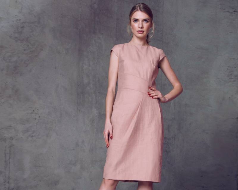 Rosa Sommerkleid, Etui-Hochzeitskleid, Violettes Leinen-Bleistiftkleid, Urlaubskleid, Modern Geschnittenes Kleid, Strand-Hochzeitskleid von LetterKdresses