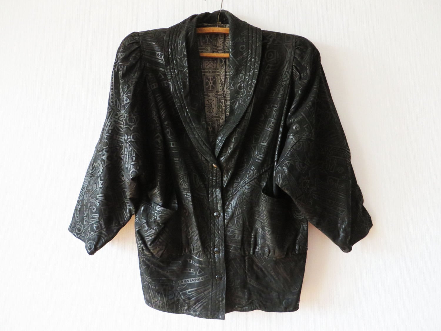 Vintage 80Er Jahre Gemusterter Schwarzer Leder Blazer Vintage 80Er Jahre Gemusterter Schwarzer Leder Blazer von LettersInMyPocket