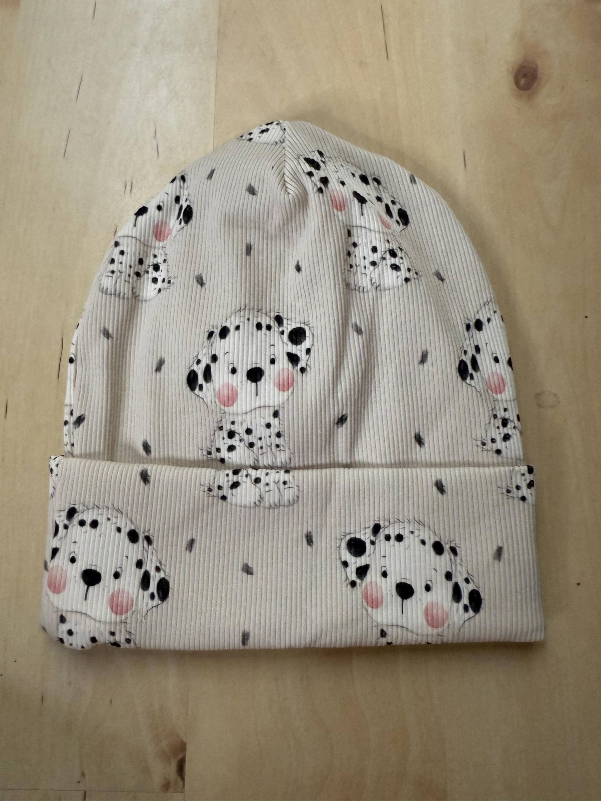 Handgemachte Kinder Beanie, Übergangsmütze Jungen Mädchen Frühling Herbst, Kindermütze Mit Hunde-Motiv, Dalmatiner Babymütze Handmade 45-46cm von LeunikatKreationen