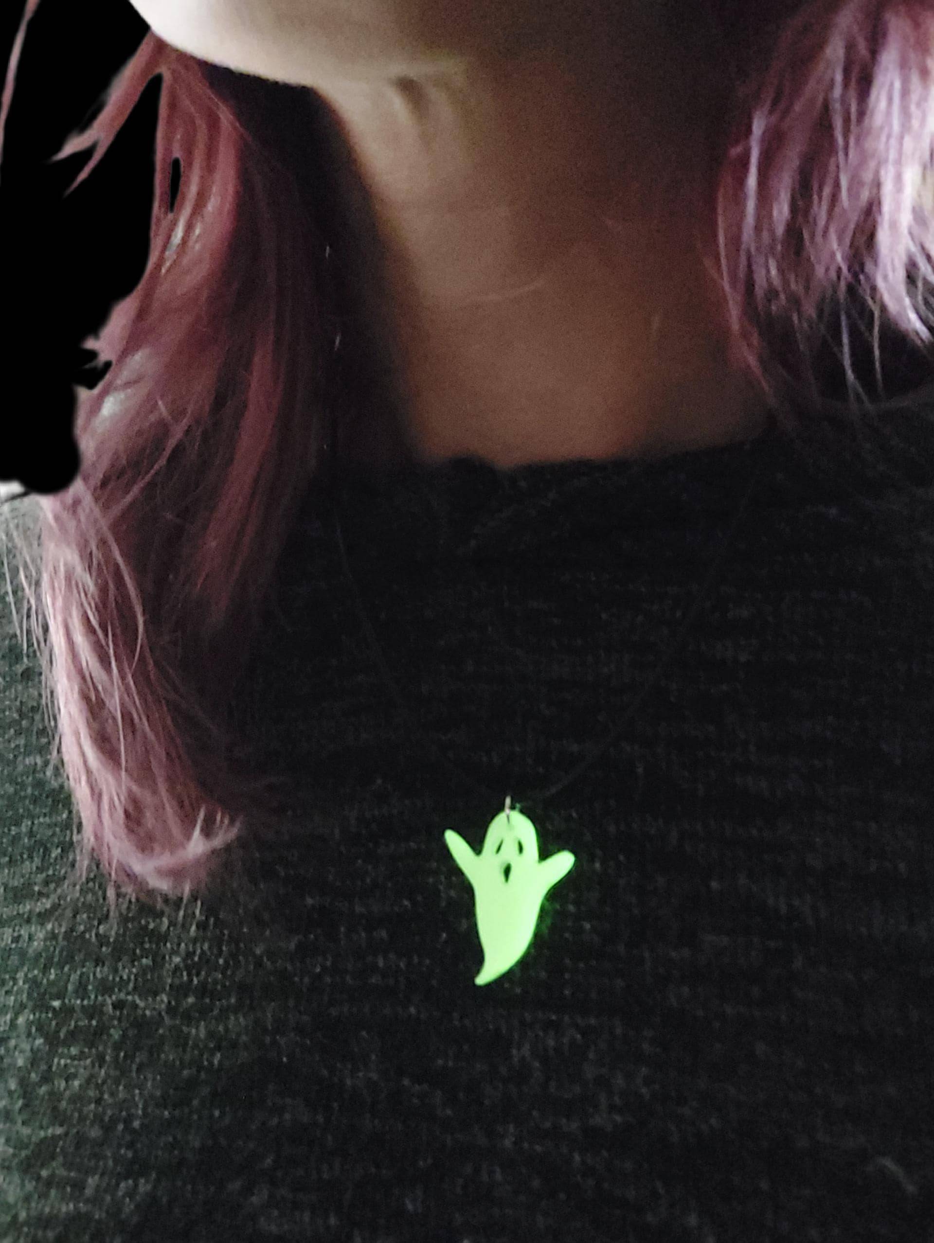 Halloween Kette Geist Schwarzlicht Party Halloween Kette Geist Schwarzlicht Party von LevelOneJewelry