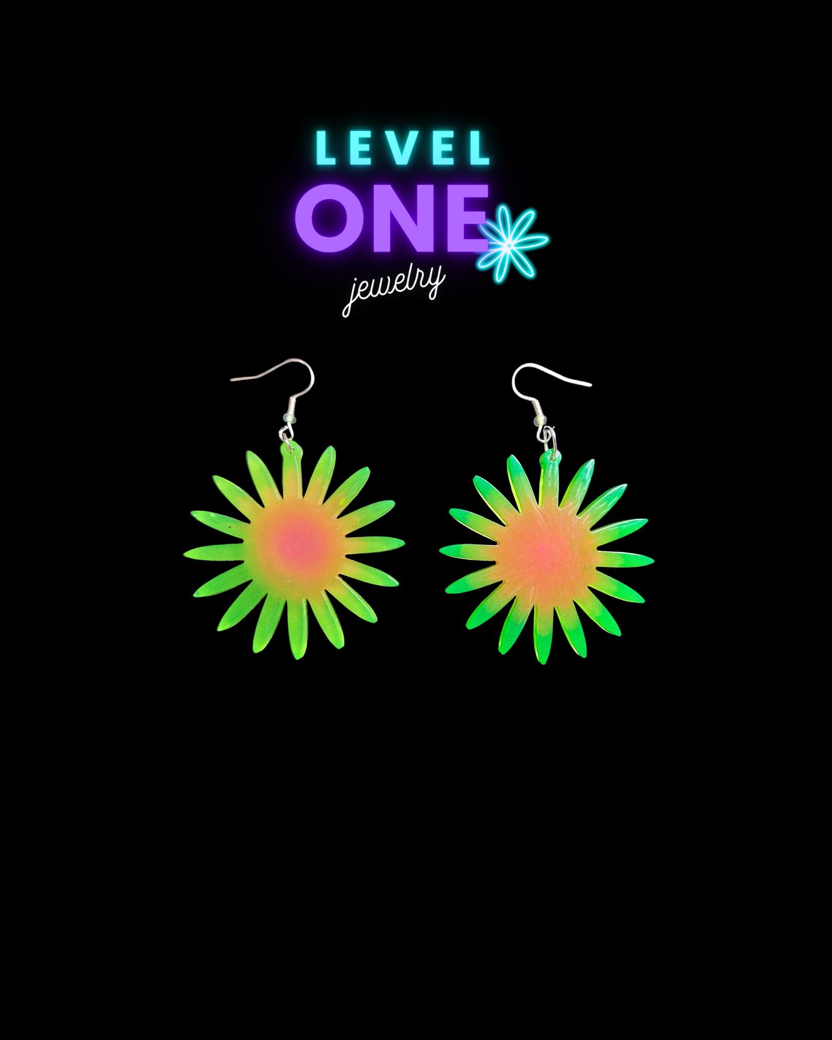 Schwarzlicht Ohrringe Neon Grün Rot Blume Mandala Schwarzlicht Ohrringe Neon Grün Rot Blume Mandala von LevelOneJewelry