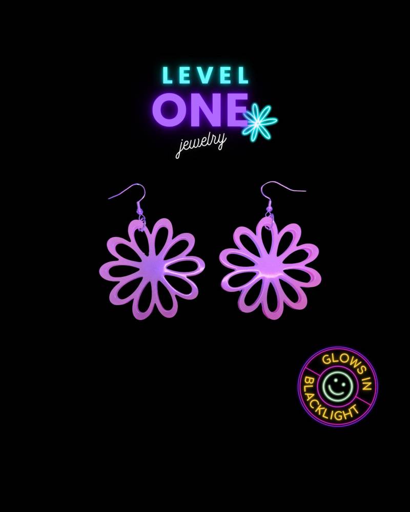 Schwarzlicht Ohrringe Neon Rosa Blume Mandala Schwarzlicht Ohrringe Neon Rosa Blume Mandala von LevelOneJewelry