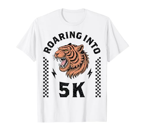 Roaring Into 5K Tiger I'm Ready for 5K Boy Girl Kid Lustig 5K T-Shirt Roaring Into 5K Tiger I'm Ready for 5K Boy Girl Kid Lustig 5K T-Shirt von Leveled Up to 5K Dinosaur Tiger 1st Day of School
