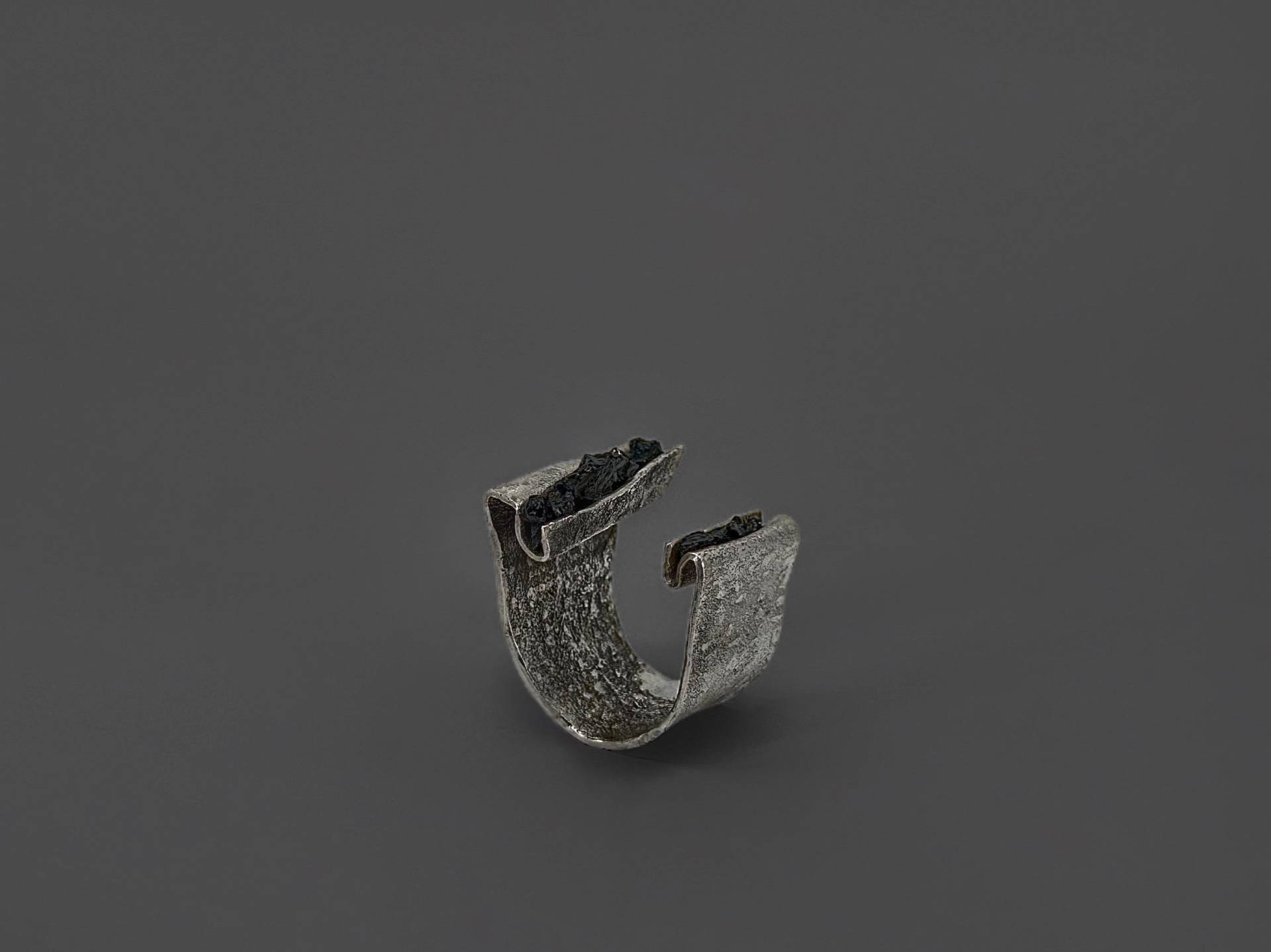 Handgemachter Schwarzer Turmalin Ring Sterling Silber Offenes Band Schmuck Handgemachter Schwarzer Turmalin Ring Sterling Silber Offenes Band Schmuck von LevenExclusive