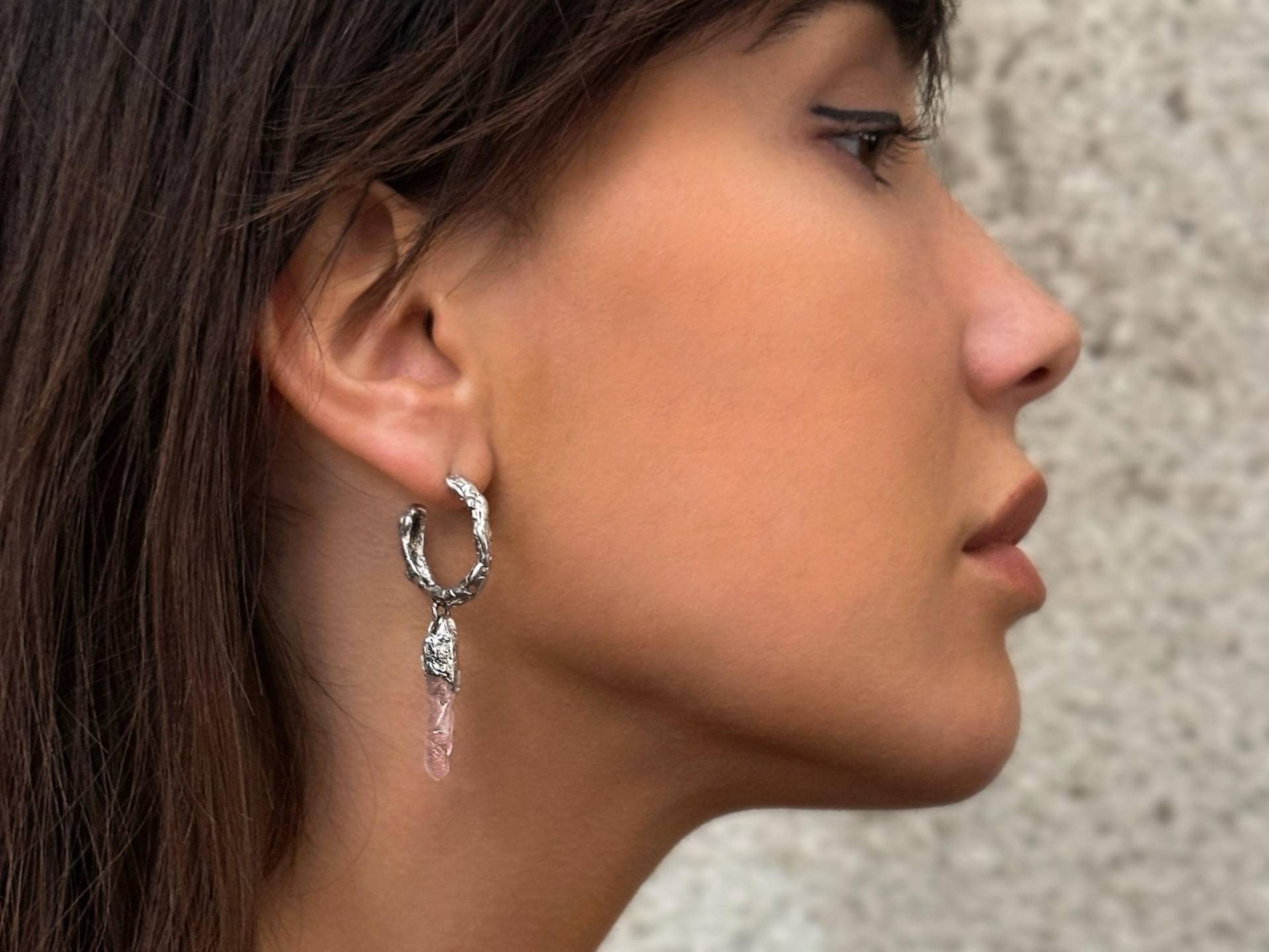 Mismatched Rosenquarz Sterlingsilber Ohrringe Hoop & Dangle Mismatched Rosenquarz Sterlingsilber Ohrringe Hoop & Dangle von LevenExclusive