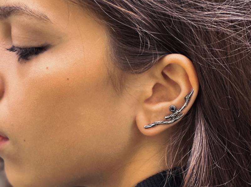 Oxidierte Sterling Silber Ohr Kletterer Zirkon Zweig Ohrring von LevenExclusive