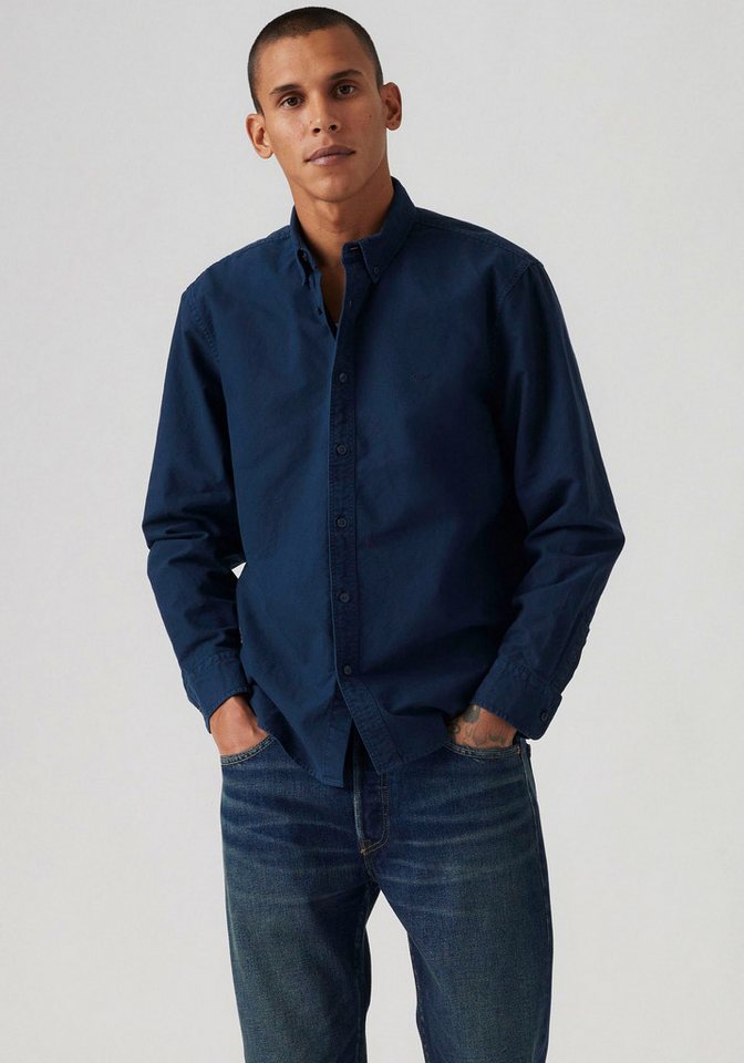 Levi's® Langarmhemd AUTHENTIC BUTTON DOWN mit Ton-in-Ton Logostickerei auf der Brust von Levi's®