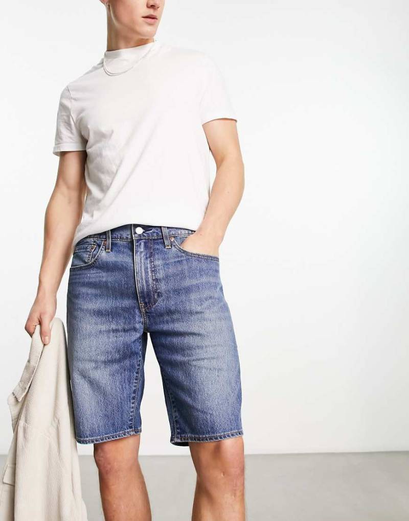 Levi's - 405 - Standard-Fit-Jeansshorts in verwaschenem Blau von Levi's