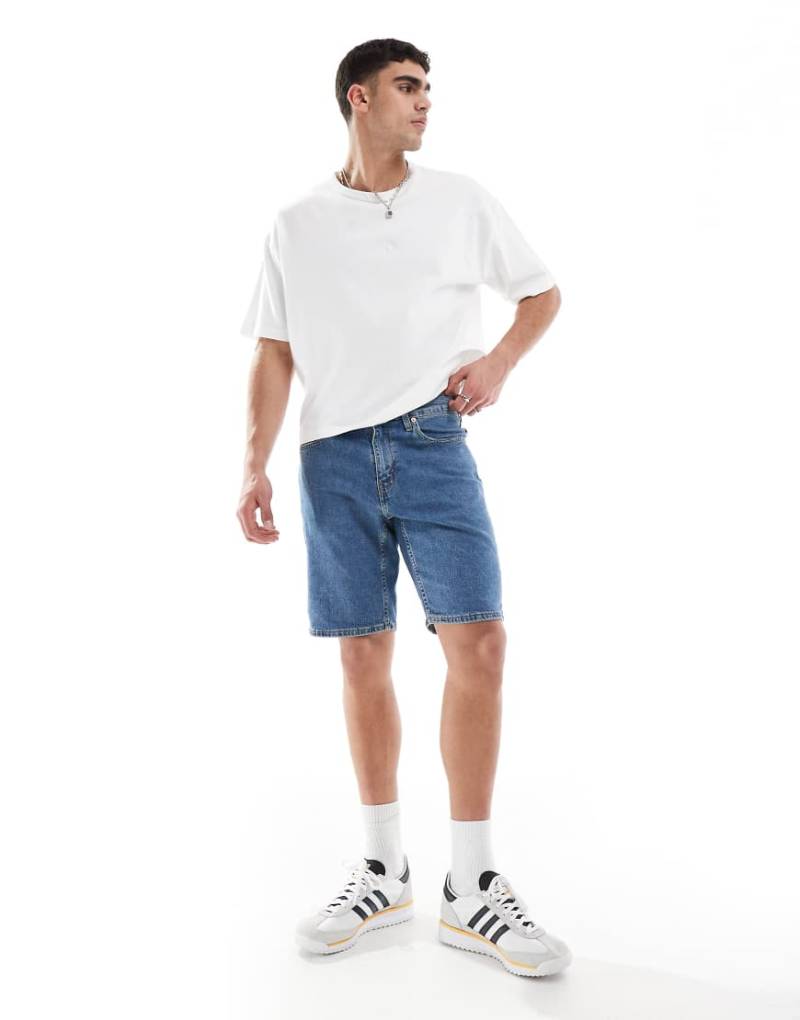 Levi's - 445 Athletic - Gerade geschnittene Jeans-Shorts in mittlerer Waschung-Blau von Levi's