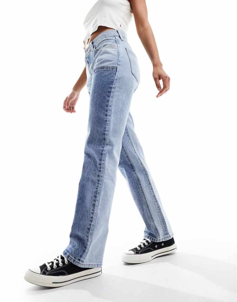 Levi's - 501 '90s - Gerade geschnittene Jeans in hellblauer Waschung mit Einsätzen von Levi's