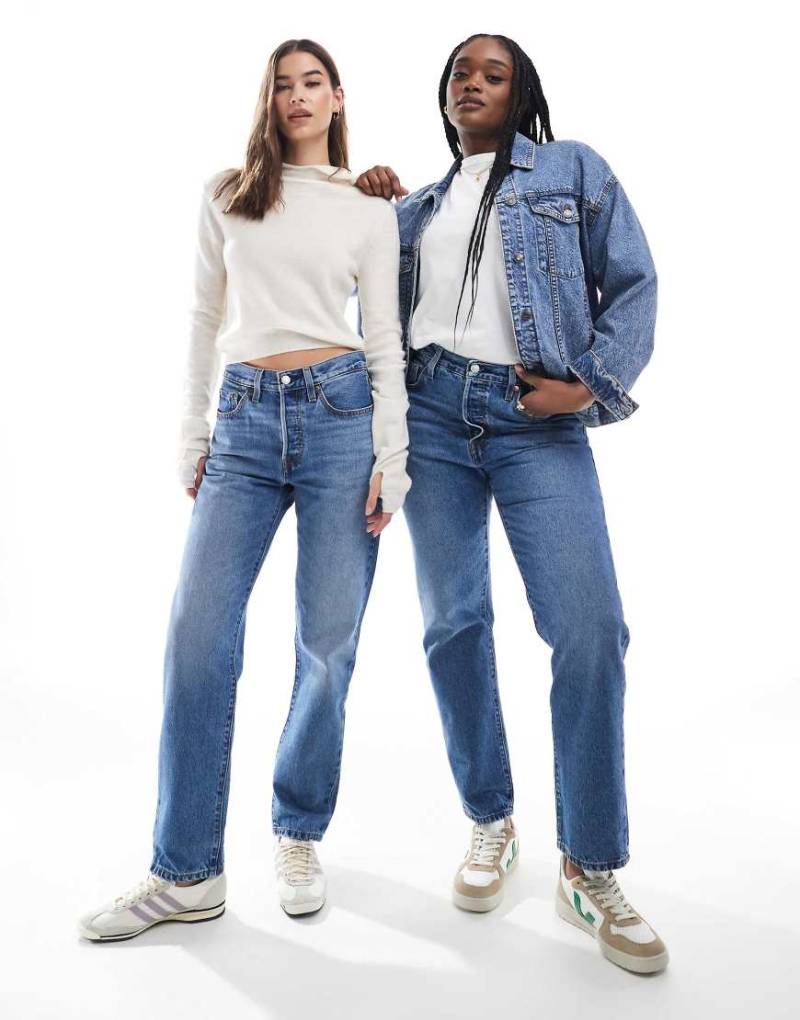 Levi's - 501 - Cropped-Jeans in mittelblauer Waschung mit geradem Schnitt von Levi's