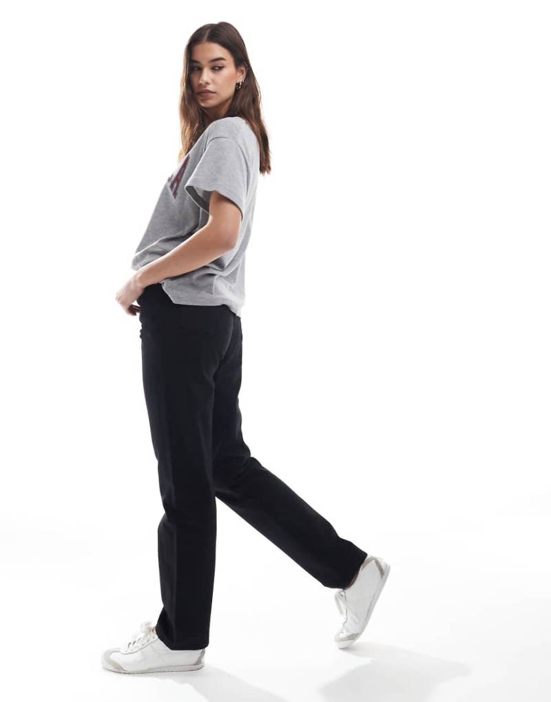 Levi's - 501 - Straight Jeans in Schwarz mit Cropped-Schnitt von Levi's