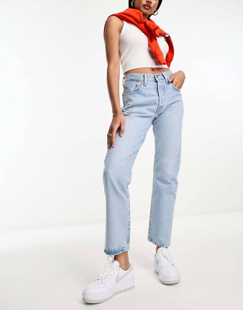 Levi's - 501 - Jeans in hellblauer Waschung mit verkürztem Schnitt und geradem Bein Levi's - 501 - Jeans in hellblauer Waschung mit verkürztem Schnitt und geradem Bein von Levi's