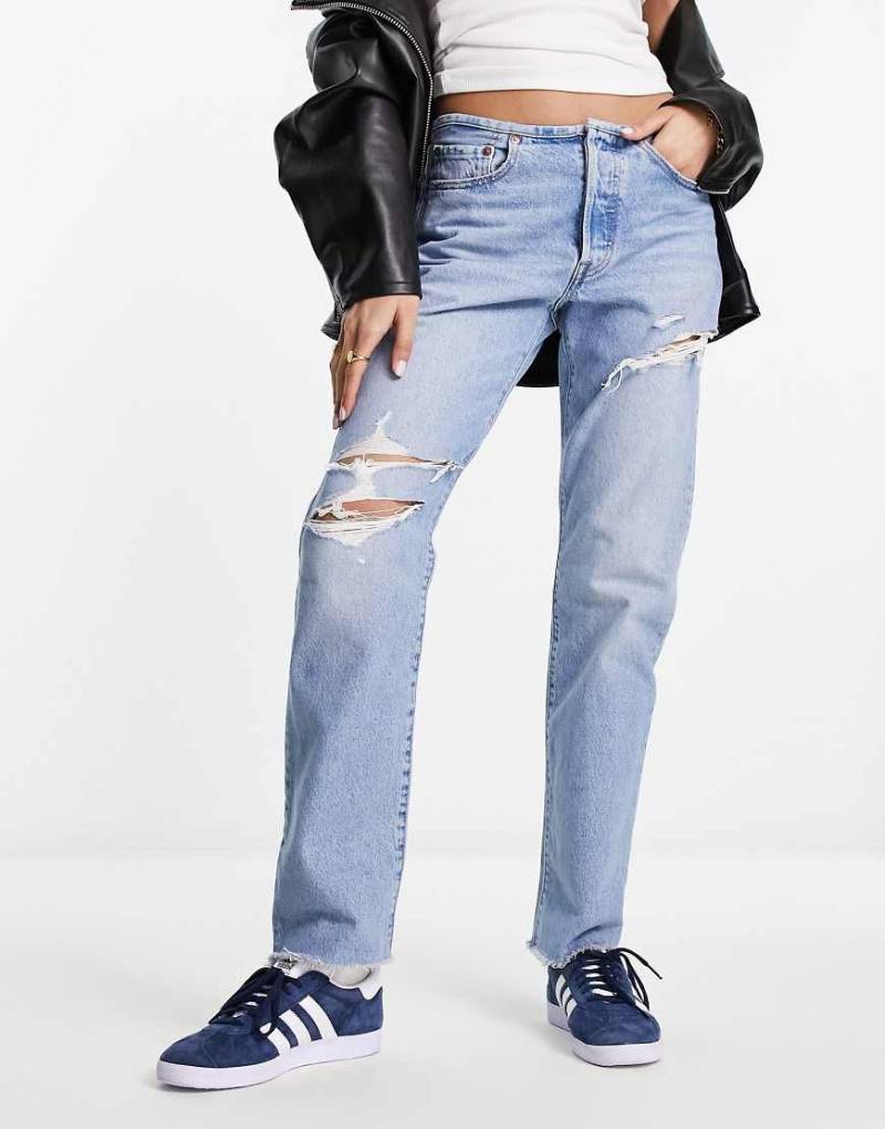 Levi's - 501 - Jeans in verwaschenem Hellblau mit schmalem Bund von Levi's