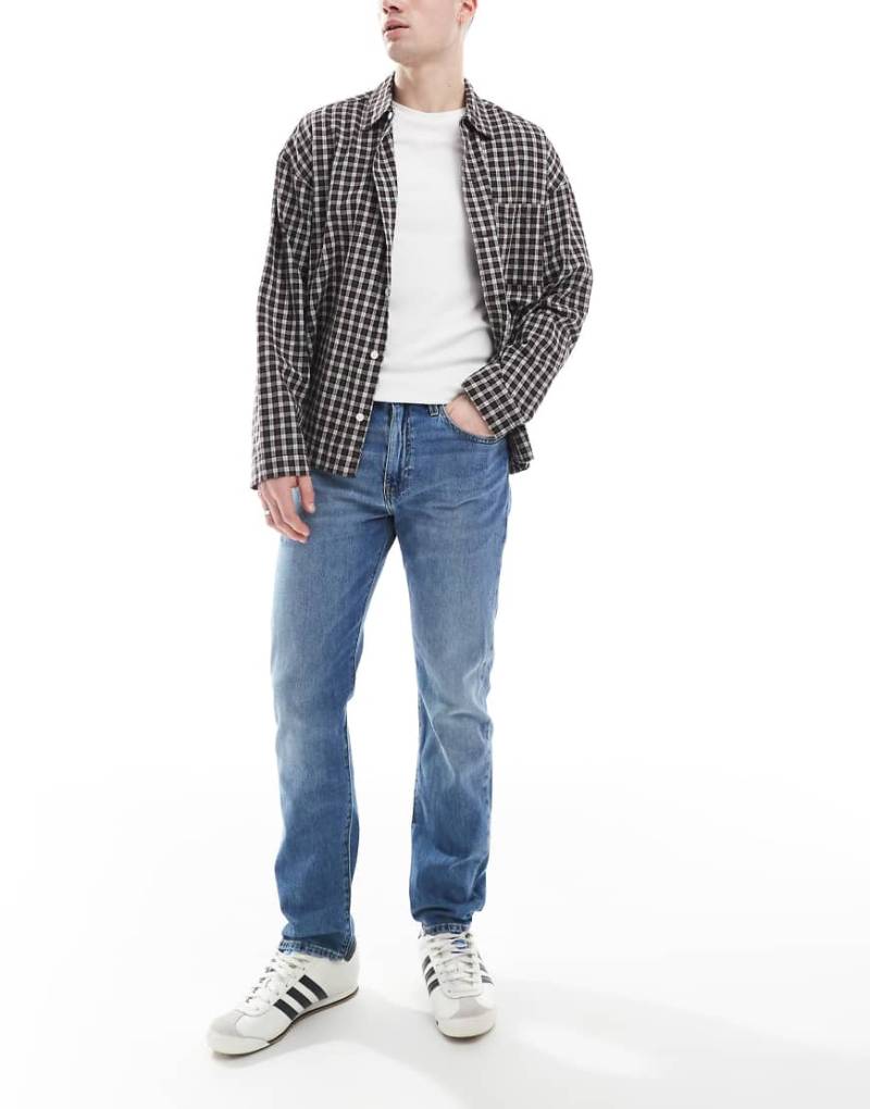 Levi's - 502 - Schmal zulaufende Jeans in mittlerer Waschung-Blau von Levi's