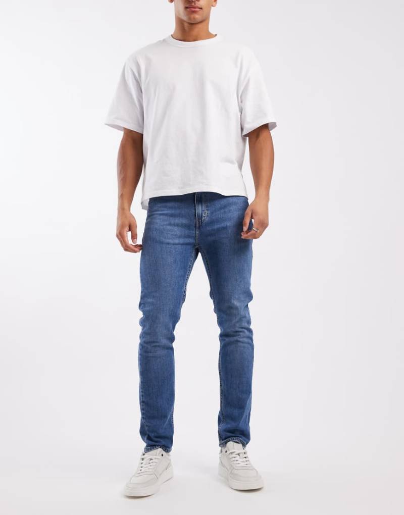 Levi's - 510 - Jeans mit engem Schnitt in Mittelblau von Levi's