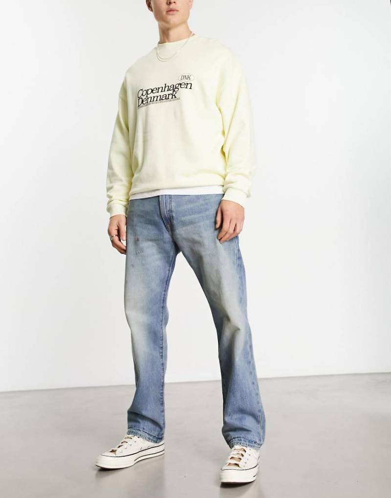 Levi's 551z - Authentic - Jeans mit geradem Schnitt in verwaschenem Vintage-Hellblau mit Farbspritzern Levi's 551z - Authentic - Jeans mit geradem Schnitt in verwaschenem Vintage-Hellblau mit Farbspritzern von Levi's
